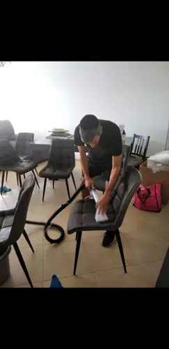 ניקוי כיסאות בבית